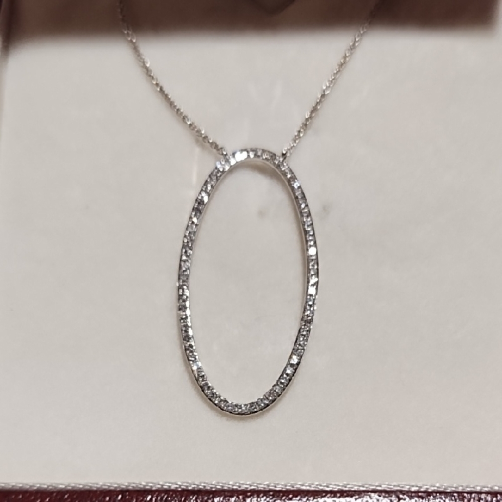 Elegant Diamond Oval Pendant With 14kt White Gold Necklace